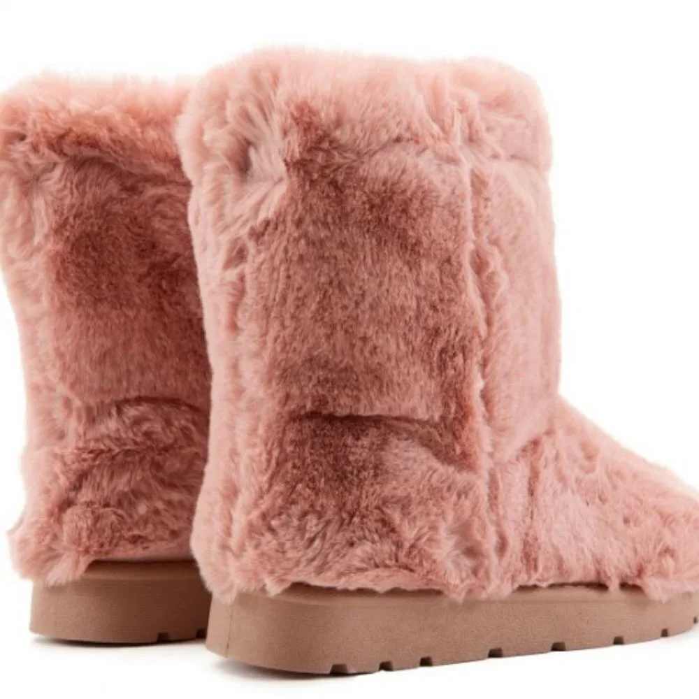 ESKIMO FROZEN FUR BOOTS Women –  Blush Fur  ( BRAND NEW !!!! )
